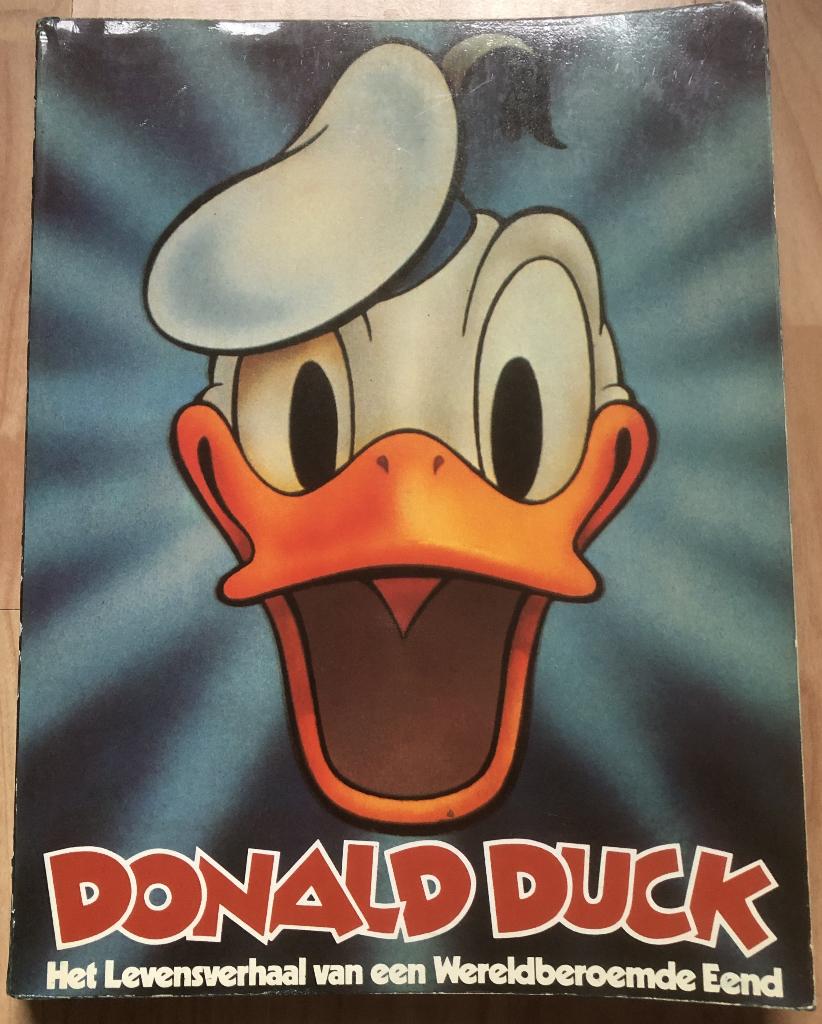 DONALD DUCK - HET LEVENSVERHAAL VAN EEN WERELDBEROEMDE EEND, Eén stripboek, Ophalen of Verzenden, Zo goed als nieuw