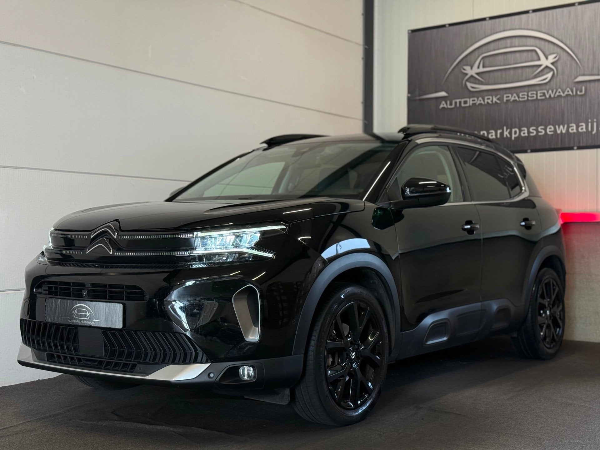 Citroen C5 Aircross 1.2 PureTech Shine Pano, Cruise Control,, Auto's, Dealer onderhouden, 15 km/l, Gebruikt, Zwart