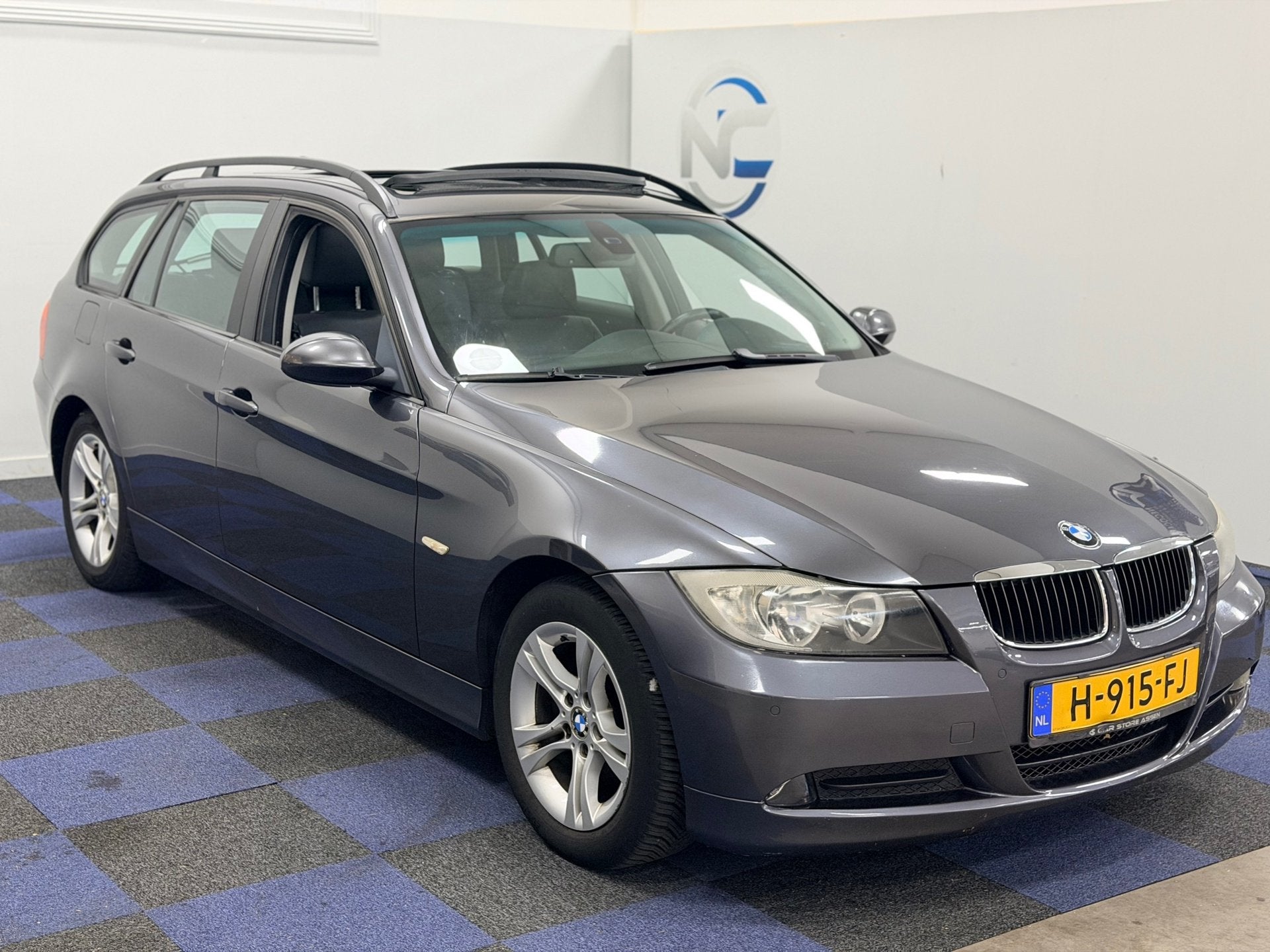 BMW 3-serie Touring 318i / PANORAMADAK / AUTOMAAT / NETTE AU, Auto's, Automaat, 1435 kg, Leder, Startonderbreker
