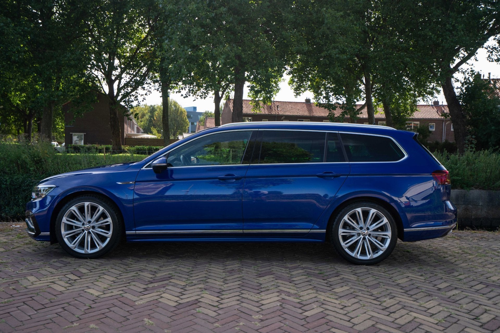 Volkswagen Passat Variant 1.5 TSI R-Line Business + Automaat, Auto's, Dealer onderhouden, 730 kg, 4 cilinders, 150 pk