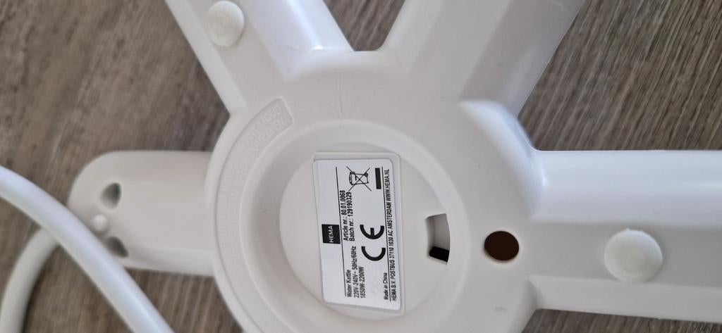 Hema Waterkoker Wit - 1.7L, 2200W, 1 tot 2 liter, Ophalen, Gebruikt, Draadloos