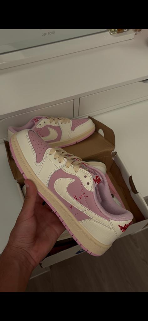 Travis scott roze maat 36, Ophalen of Verzenden, Zo goed als nieuw, Overige kleuren
