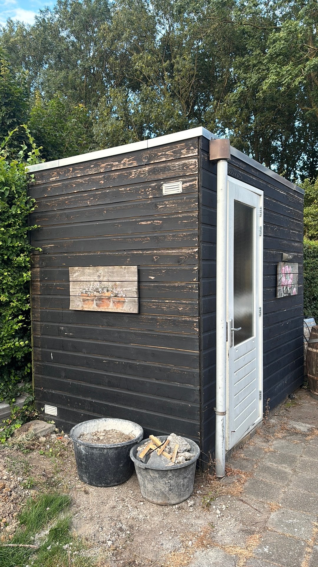 Schuurtje berging 2x3 meter incl tegels hout is niet rot, Ophalen, Zo goed als nieuw, Schuur, Zonder ramen