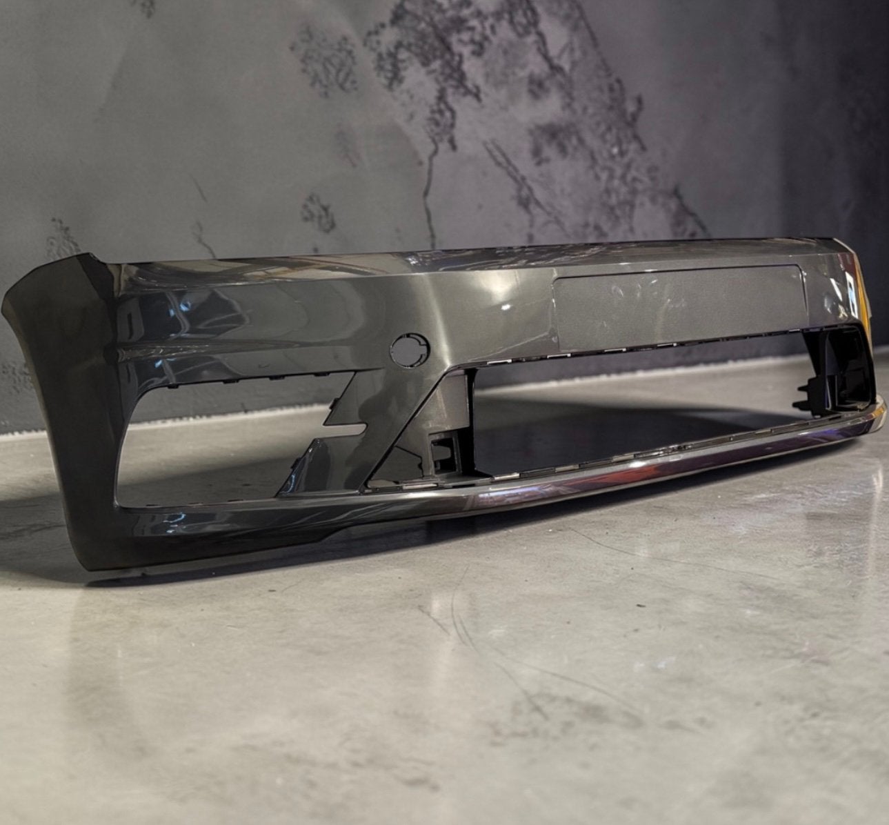 Highline Voorbumper LR7H Indium Grey Nieuw - Volkswagen mk4, Ophalen, Nieuw, Bumper, Volkswagen