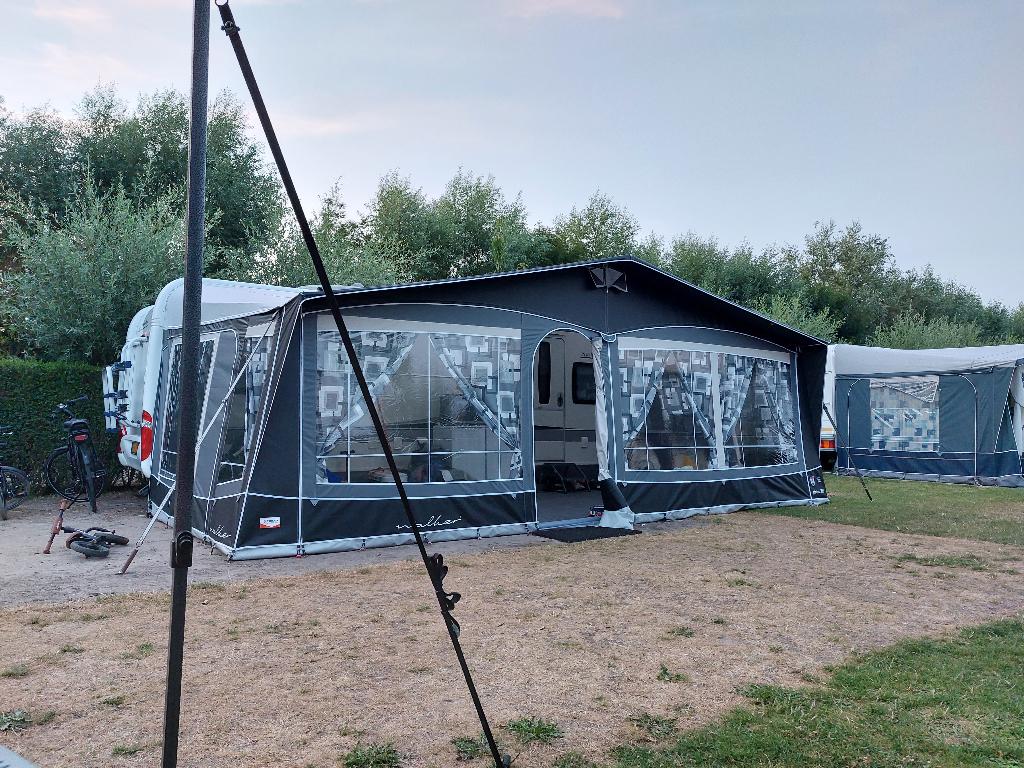 Walker Atrium 300 antraciet voortent + uitbouw de Luxe, Ophalen, Zo goed als nieuw, Walker Campingstyle