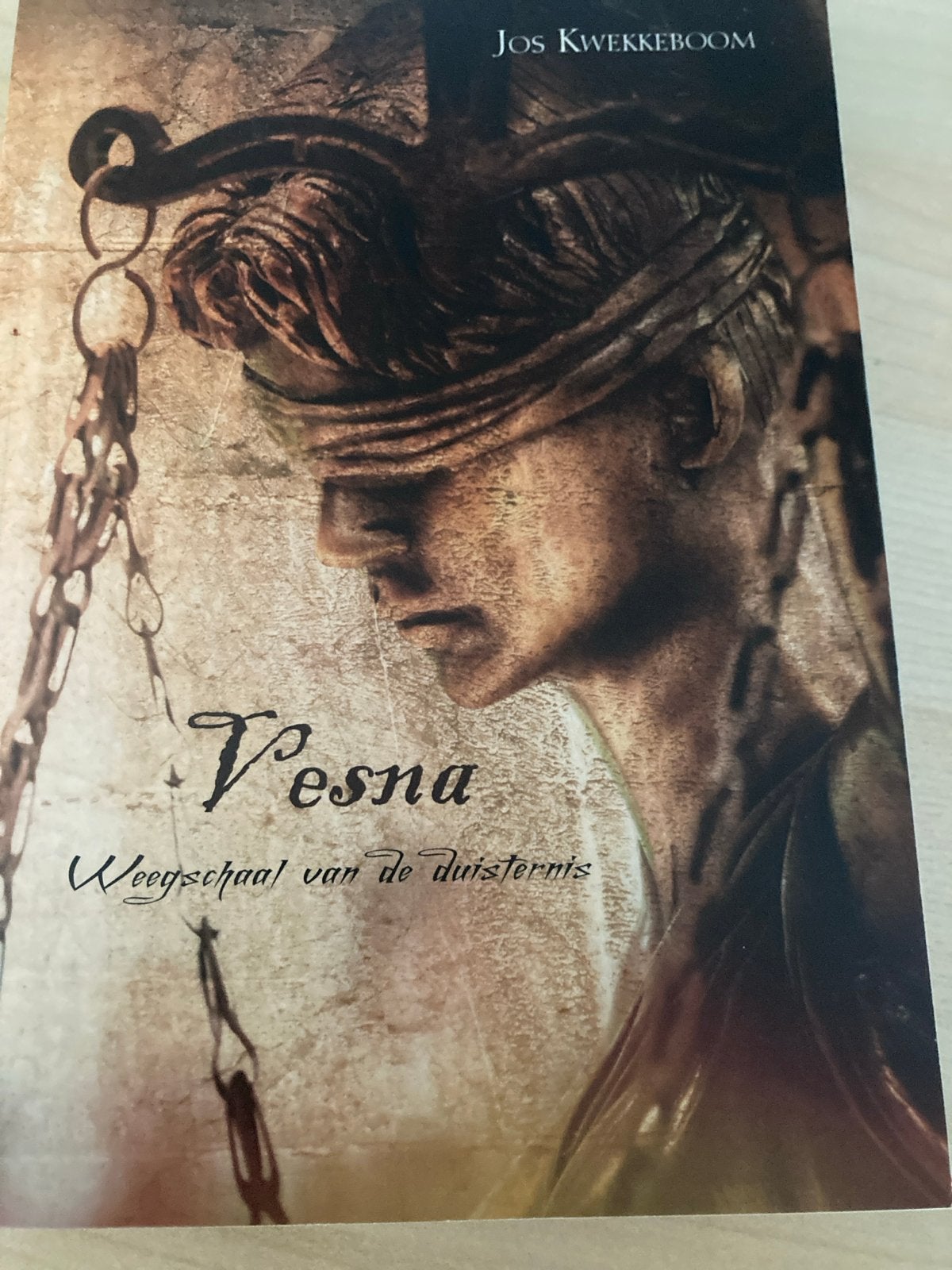 Vesna: Weegschaal van de duisternis - Jos Kwekkelboom, Ophalen of Verzenden, Zo goed als nieuw, Nederland