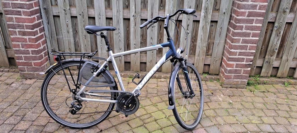 Giant 6000 series Alloy - Zo goed als nieuw, 56 cm of meer, Ophalen of Verzenden, Zo goed als nieuw, Giant