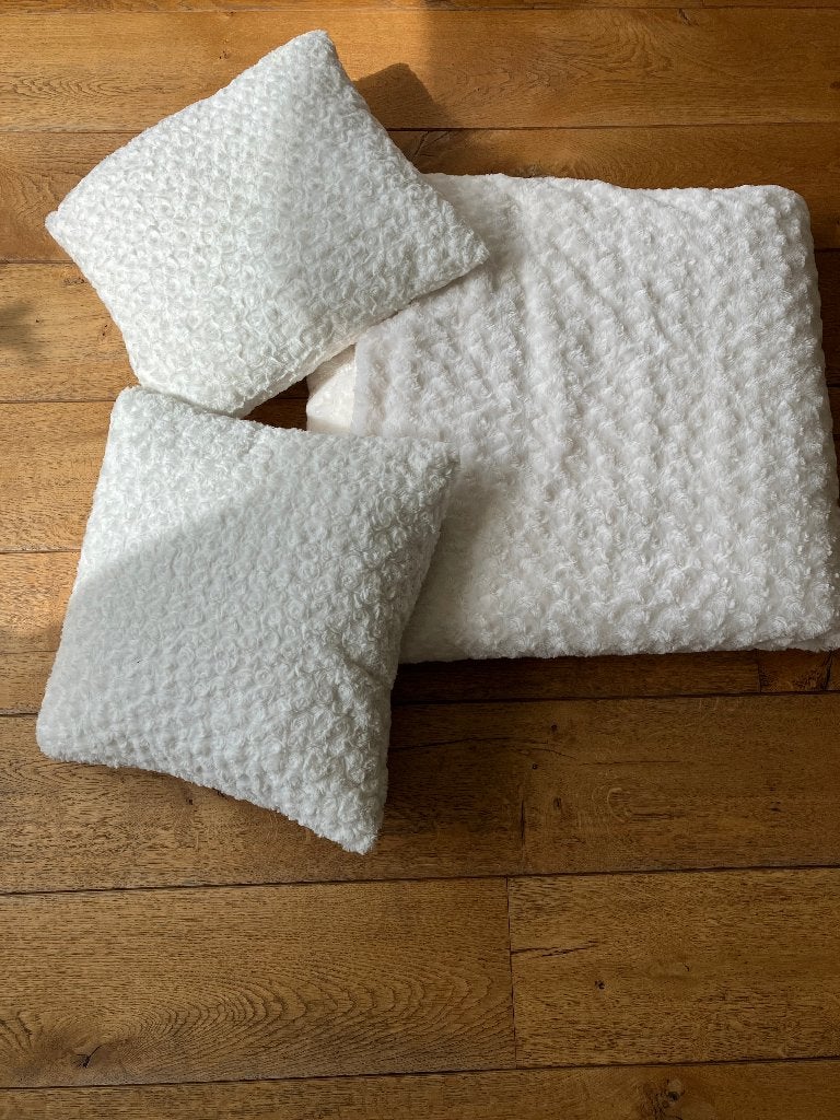 Sprei en kussens, Ophalen, Zo goed als nieuw, Wit, Rechthoekig