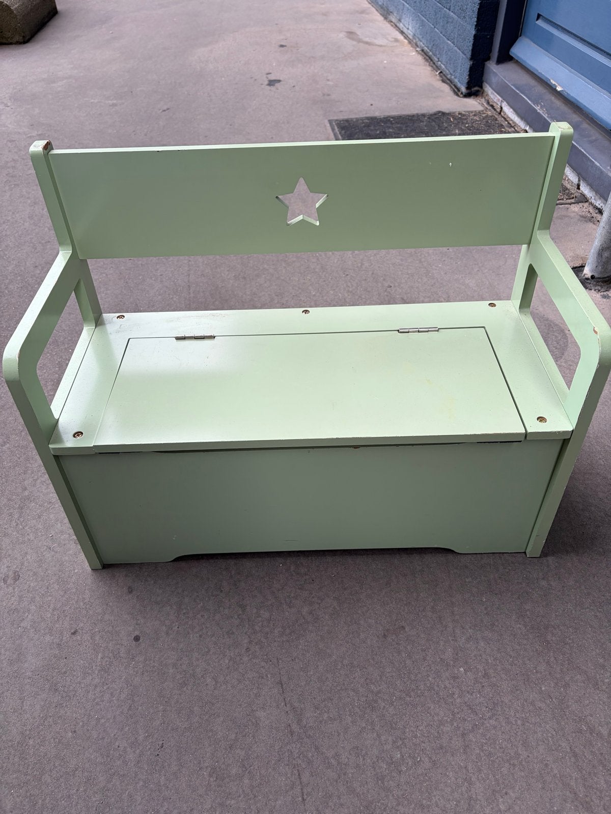 Leuk bankje met opbergruimte en gebruikerssporen, Kinderen en Baby's, Kinderkamer | Tafels en Stoelen, Ophalen, Gebruikt