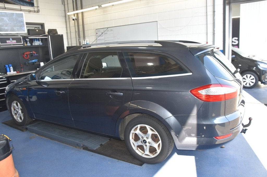 Ford Mondeo Wagon 2.0-16V Titanium Airco Pdc Nav. Trekhaak N, Auto's, Ford, Stof, Gebruikt, Zwart, Mondeo