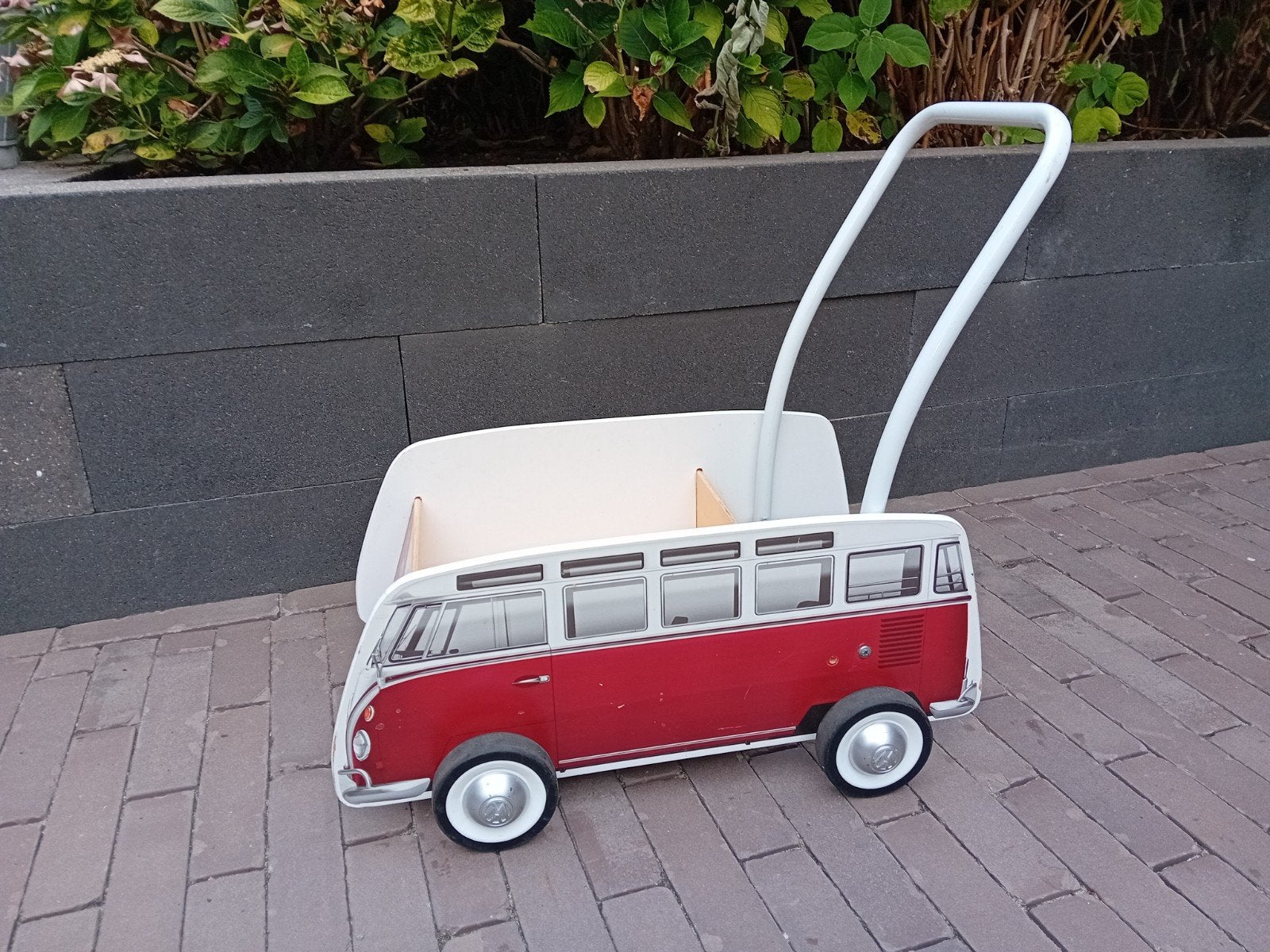 Hape volkswagen bus loopwagen / loopkar / loopauto, Ophalen, Gebruikt