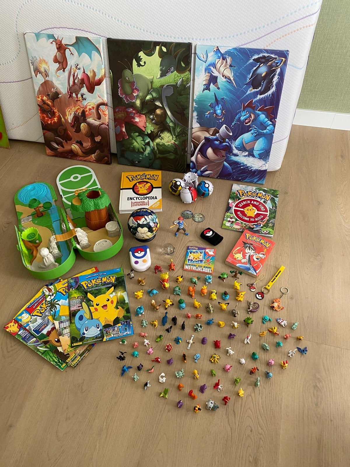Uitgebreide Pokémon verzameling: figuren, boeken & meer!, Ophalen of Verzenden, Gebruikt