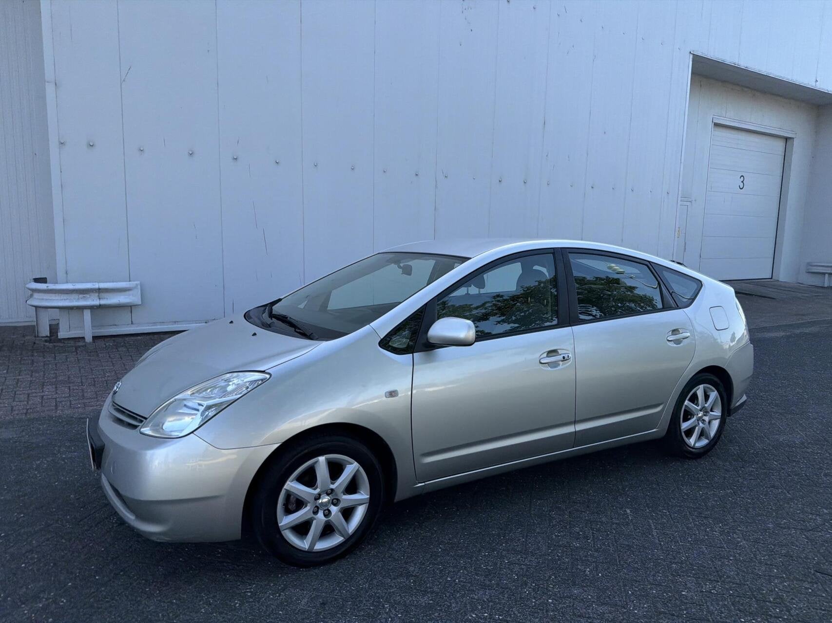 Toyota Prius 1.5 VVT-i Business Edition - ONLY EXPORT, Auto's, 1497 cc, Gebruikt, 4 cilinders, Origineel Nederlands
