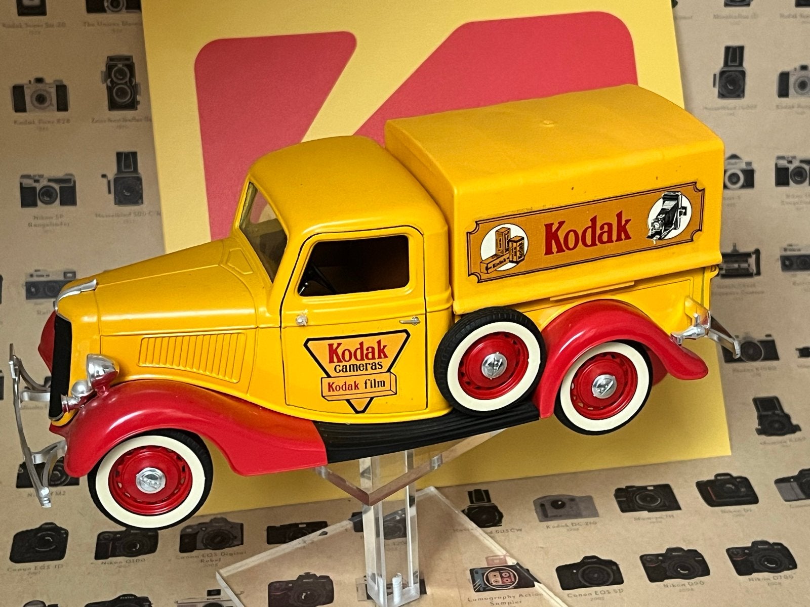 Ford Kodak Film Truck Modelauto - Geel/Rood, Overige merken, 1:32 tot 1:50, Ophalen of Verzenden, Zo goed als nieuw