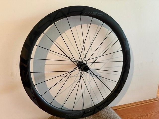 Gebruikte Carbon Quasar wielen 45 mm met DT Swiss 240 naven, 28 inch, Gebruikt, Carbon, Minder dan 49 cm