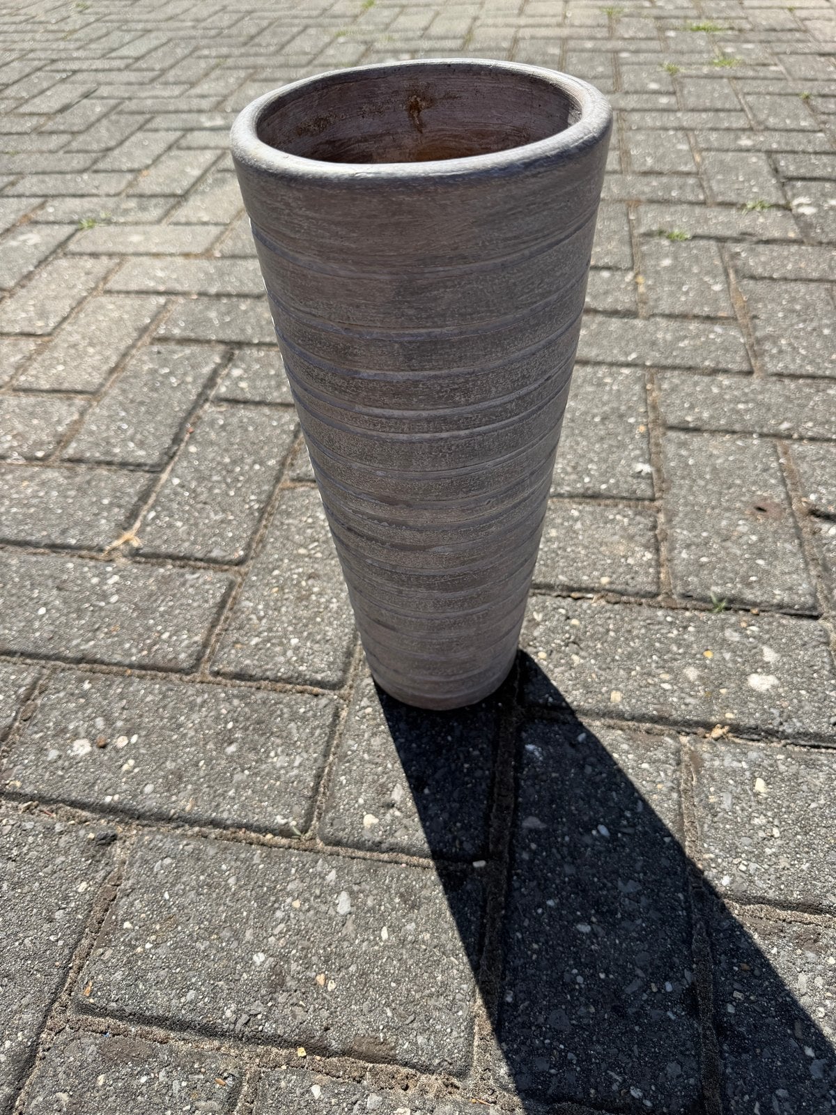 Mooie hoge bloempot voor binnen of buiten, Ophalen, Rond, Zo goed als nieuw, Binnen
