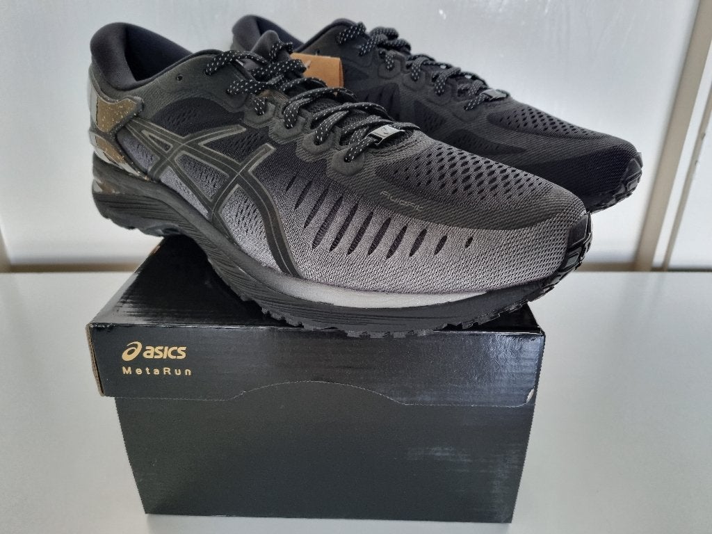 Asics Metarun Men - Black/Gunmetal - Size 49 - Nieuw!!, Zwart, Nieuw, Ophalen of Verzenden, Asics