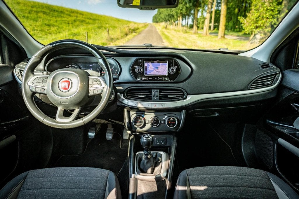 Fiat Tipo 1.4 16V Lounge |Nap |Dist vv |Navi |LM velgen, Auto's, Fiat, Voorwielaandrijving, Gebruikt, Euro 6, Met garantie (alle)