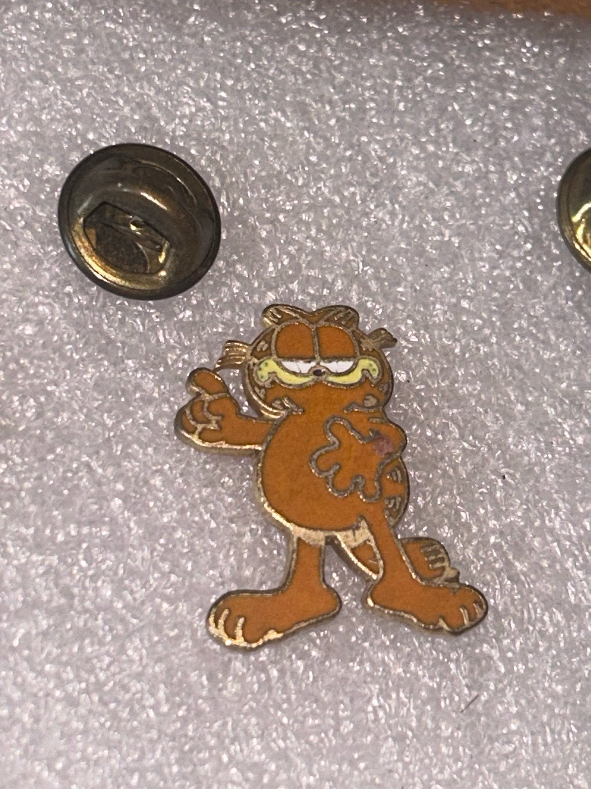 Vintage Garfield Pin - Leuk verzamelobject, Ophalen of Verzenden, Gebruikt, Figuurtje, Speldje of Pin
