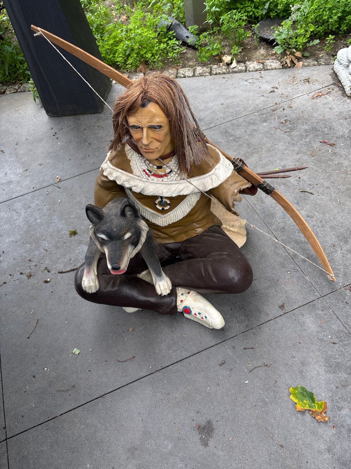 Indianenbeeld met wolf en boog, Antiek en Kunst, Ophalen, 50 - 100 cm, Handgemaakt, Beeld