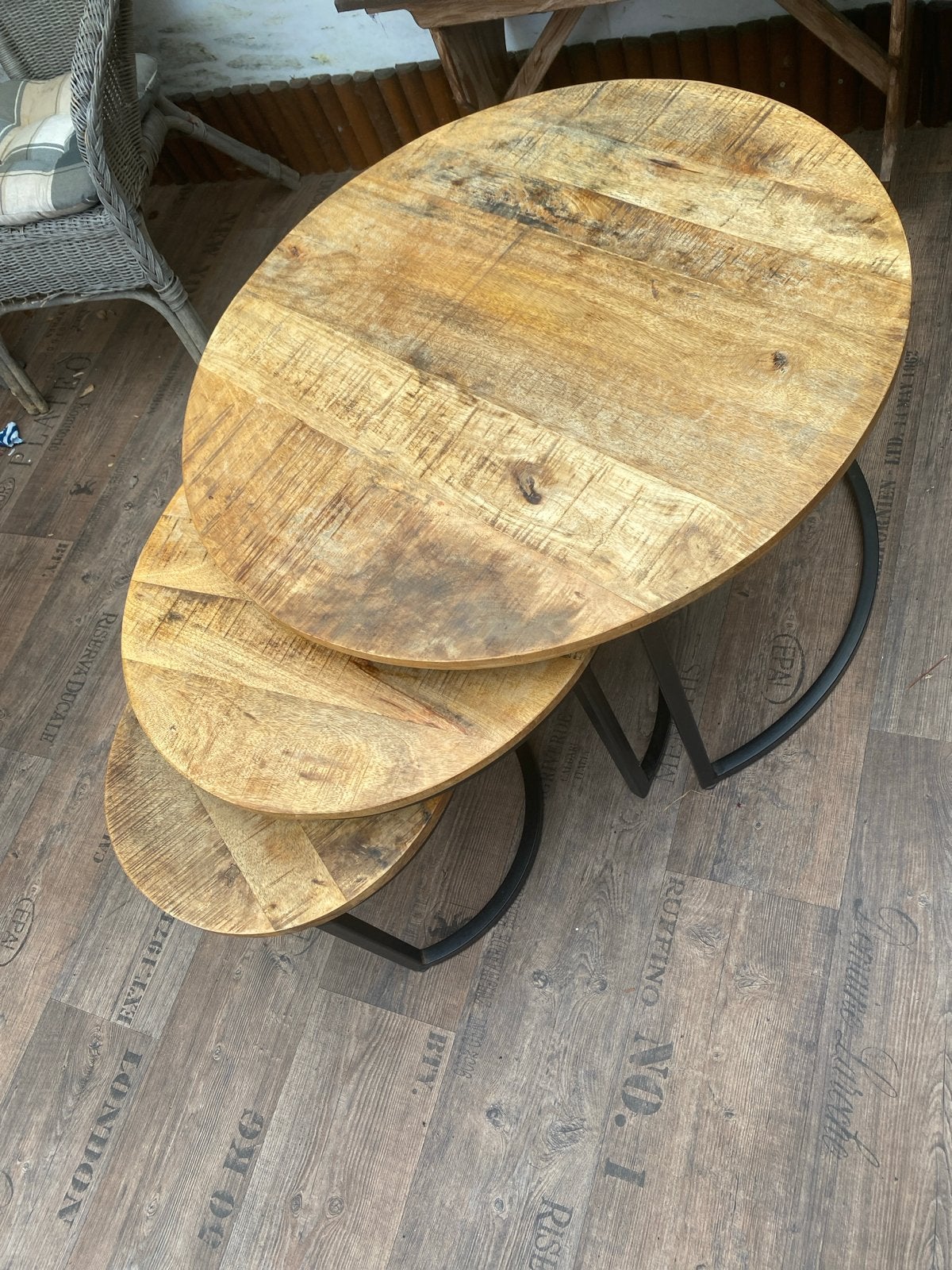 Set van 3 ronde salontafels - Mangohout & Metaal, Huis en Inrichting, Minder dan 45 cm, Rond, Ophalen of Verzenden, Zo goed als nieuw