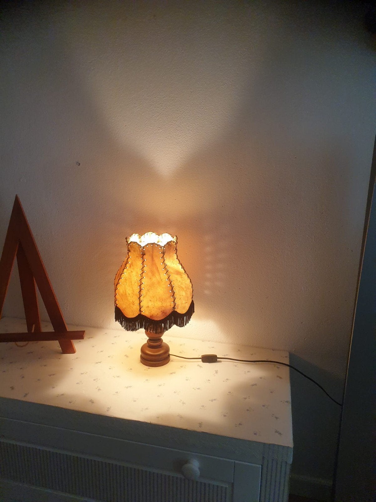 Vintage tafellamp met geplooide kap en houten voet, Ophalen