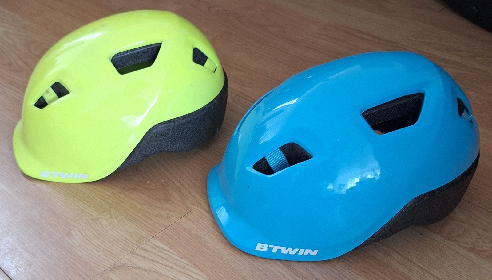 2 B'Twin fietshelmen voor kinderen (geel en blauw), Ophalen of Verzenden