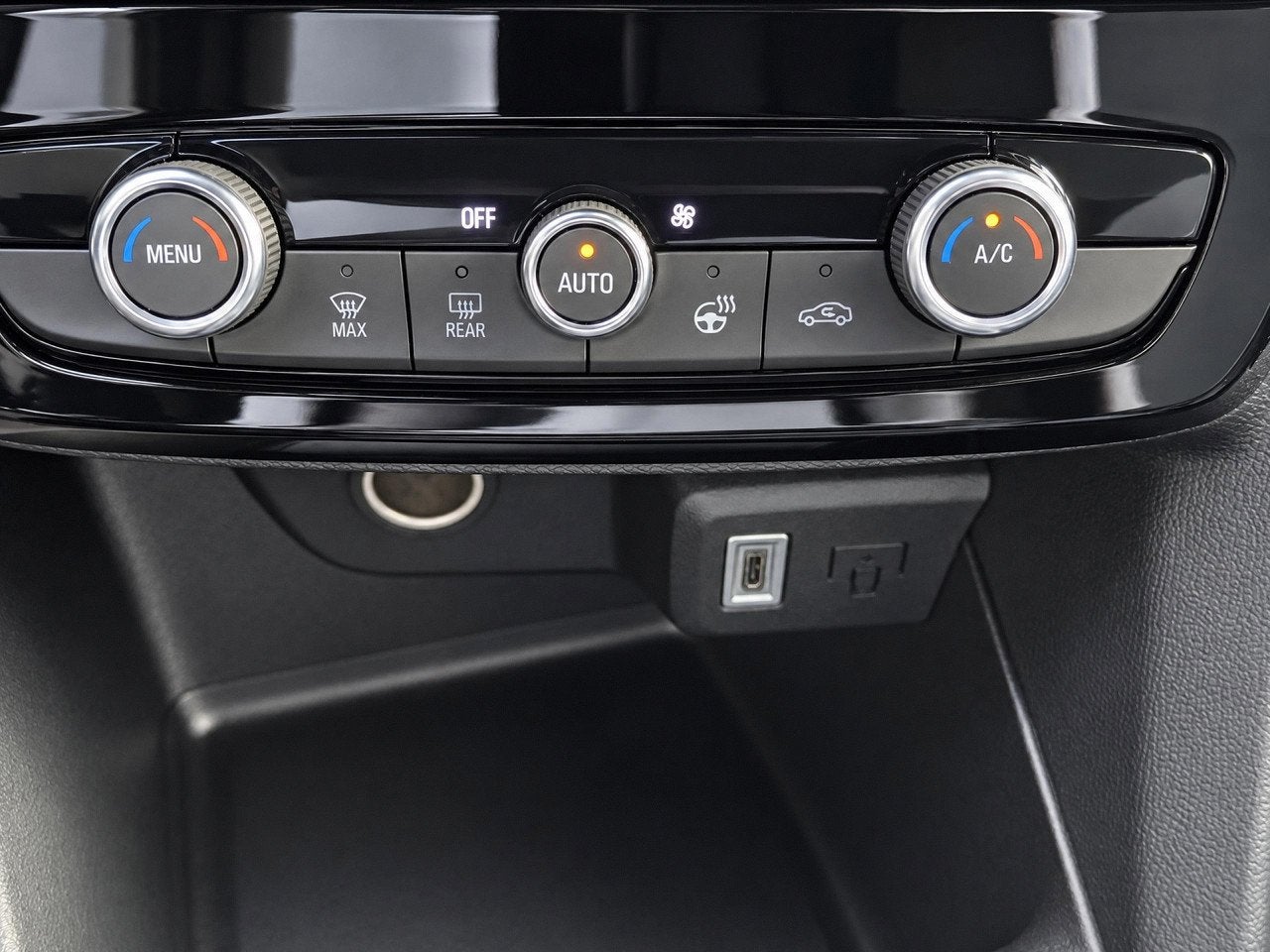 Foto 20 van Opel Mokka 1.2 Turbo 136PK Hybrid GS Camera | Apple Carplay