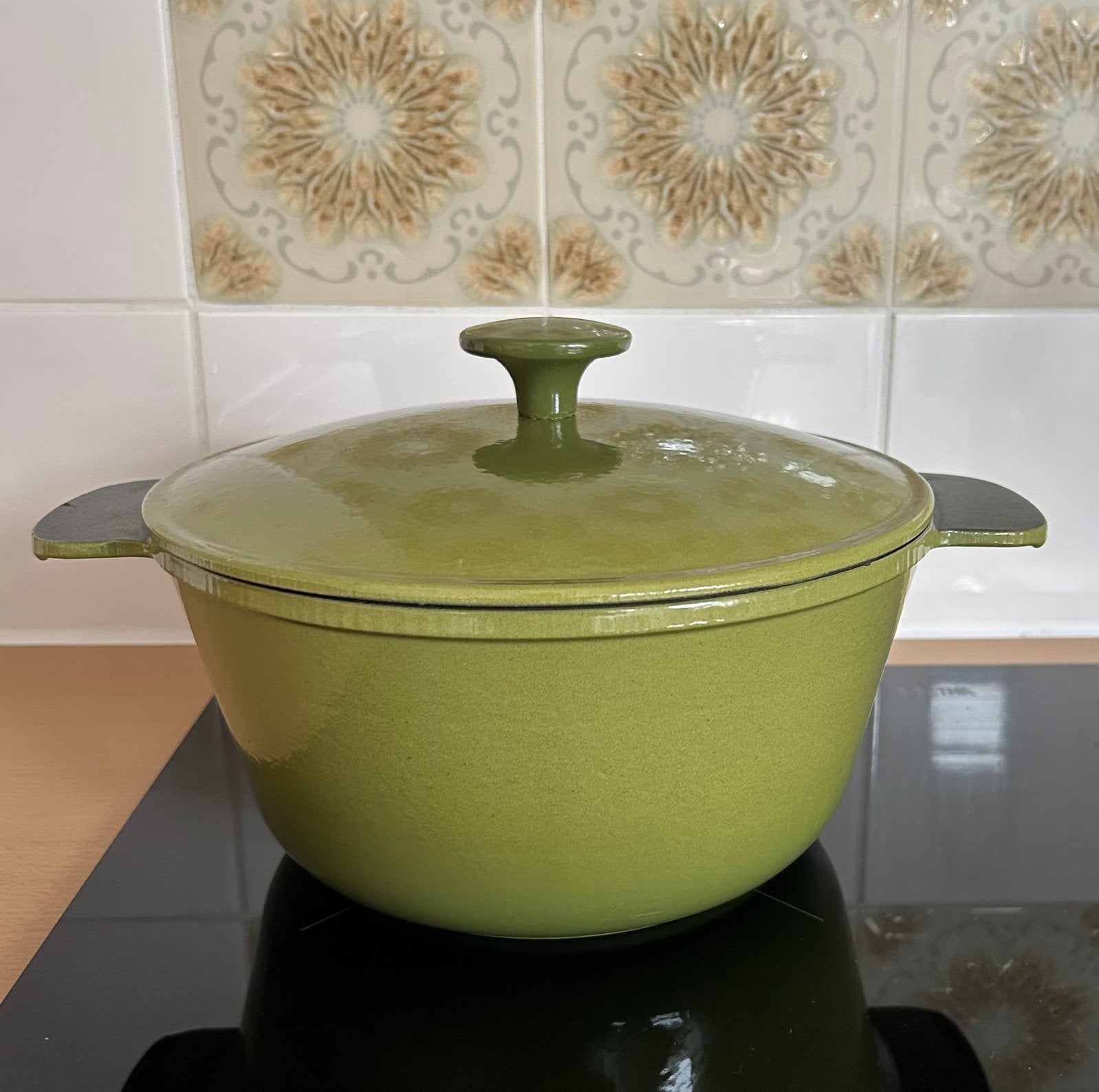 Dutch Oven gietijzeren pan | avocado groen | jaren 70 | NWST, Gietijzer, Overige typen, Ophalen of Verzenden, Zo goed als nieuw