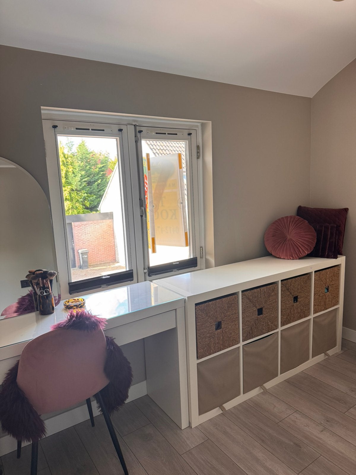 Complete make-upkamer slaapkamer inrichting