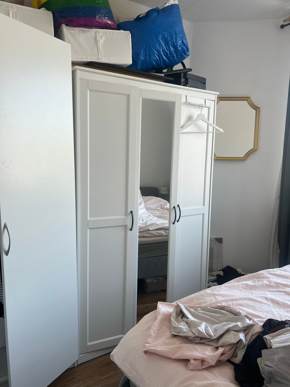 IKEA SONGESAND Kledingkast met spiegeldeur, wit, Huis en Inrichting, Kasten | Kledingkasten, Ophalen, 100 tot 150 cm, Zo goed als nieuw