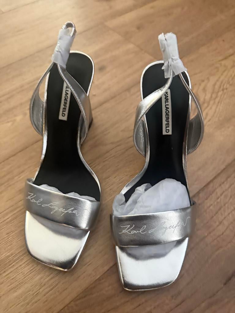 Karl Lagerfeld sleehakken zilver, Kleding | Dames, Schoenen, Ophalen of Verzenden, Nieuw, Sandalen of Muiltjes