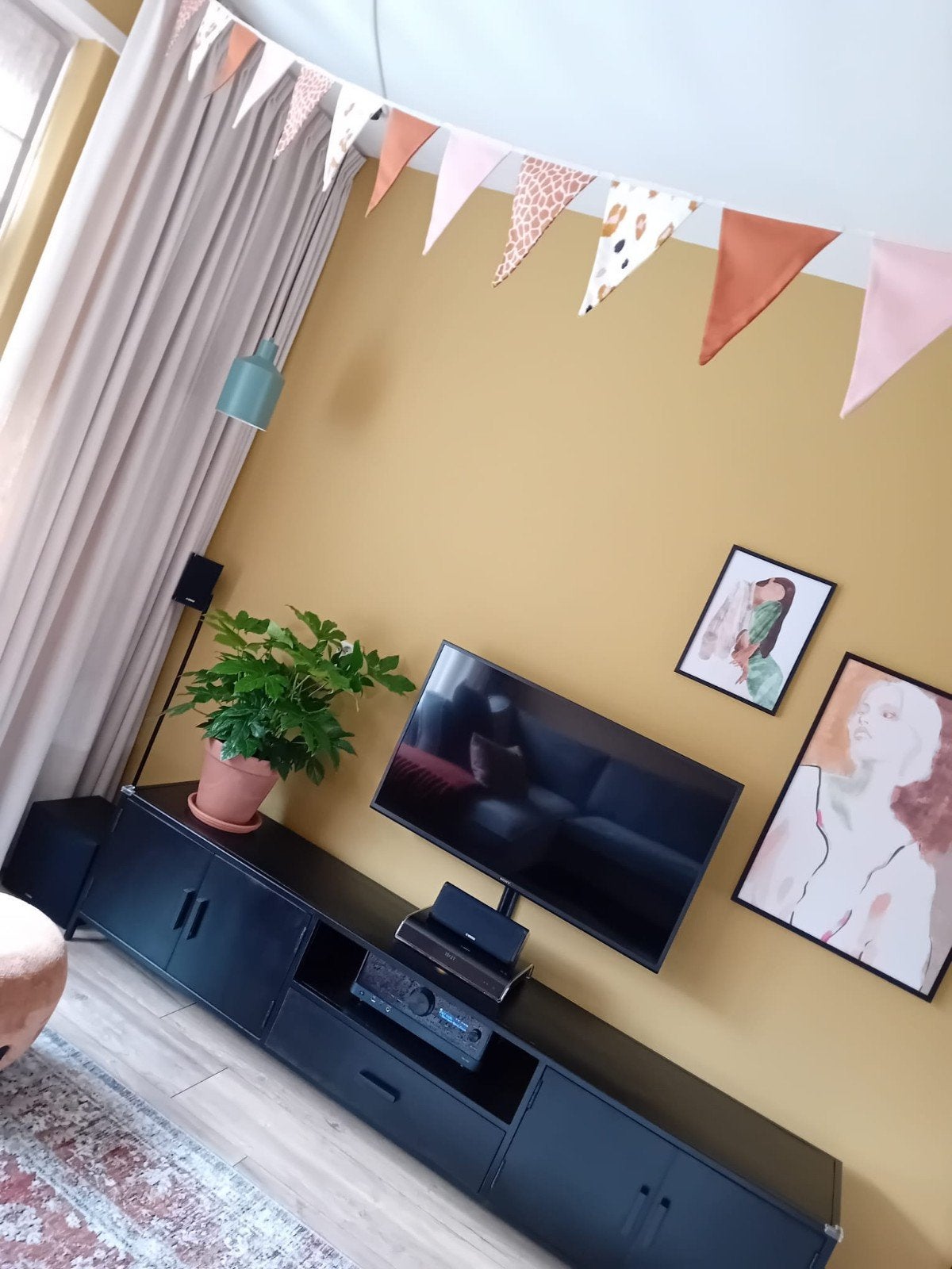 livingfurn tv meubel kala 220 cm zwart mangohout, Ophalen, Zo goed als nieuw