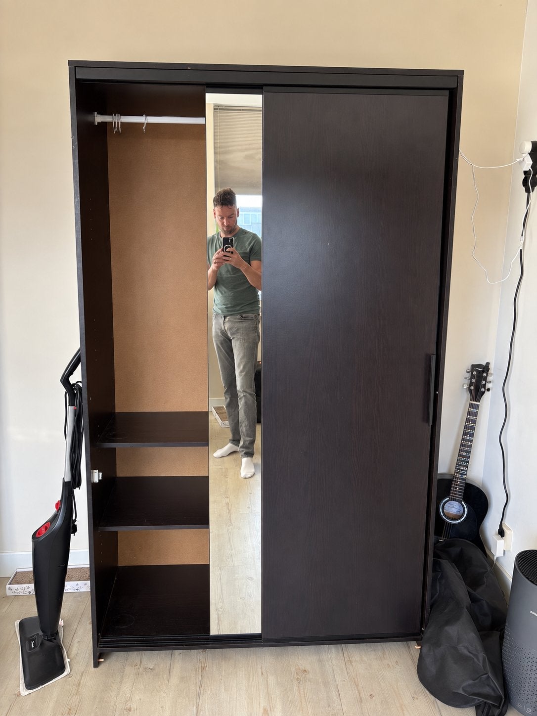 Ruime kledingkast met spiegel schuifdeur - Gratis ophalen, Huis en Inrichting, Ophalen, Gebruikt, 100 tot 150 cm, 200 cm of meer