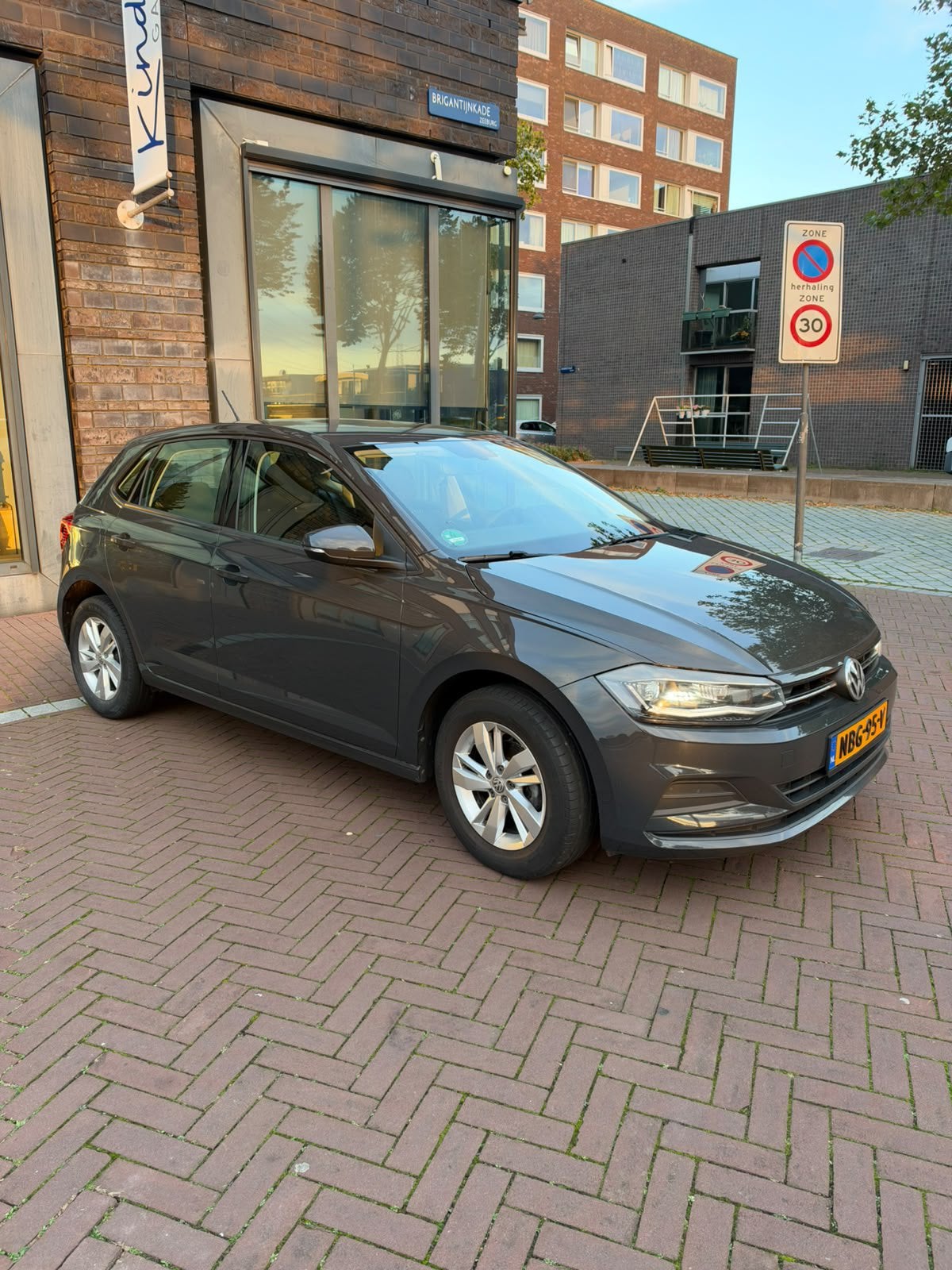 Volkswagen Polo 1.0 TSI 95pk 2019 Grijs, Auto's, 95 pk, 1055 kg, 570 kg, Particulier