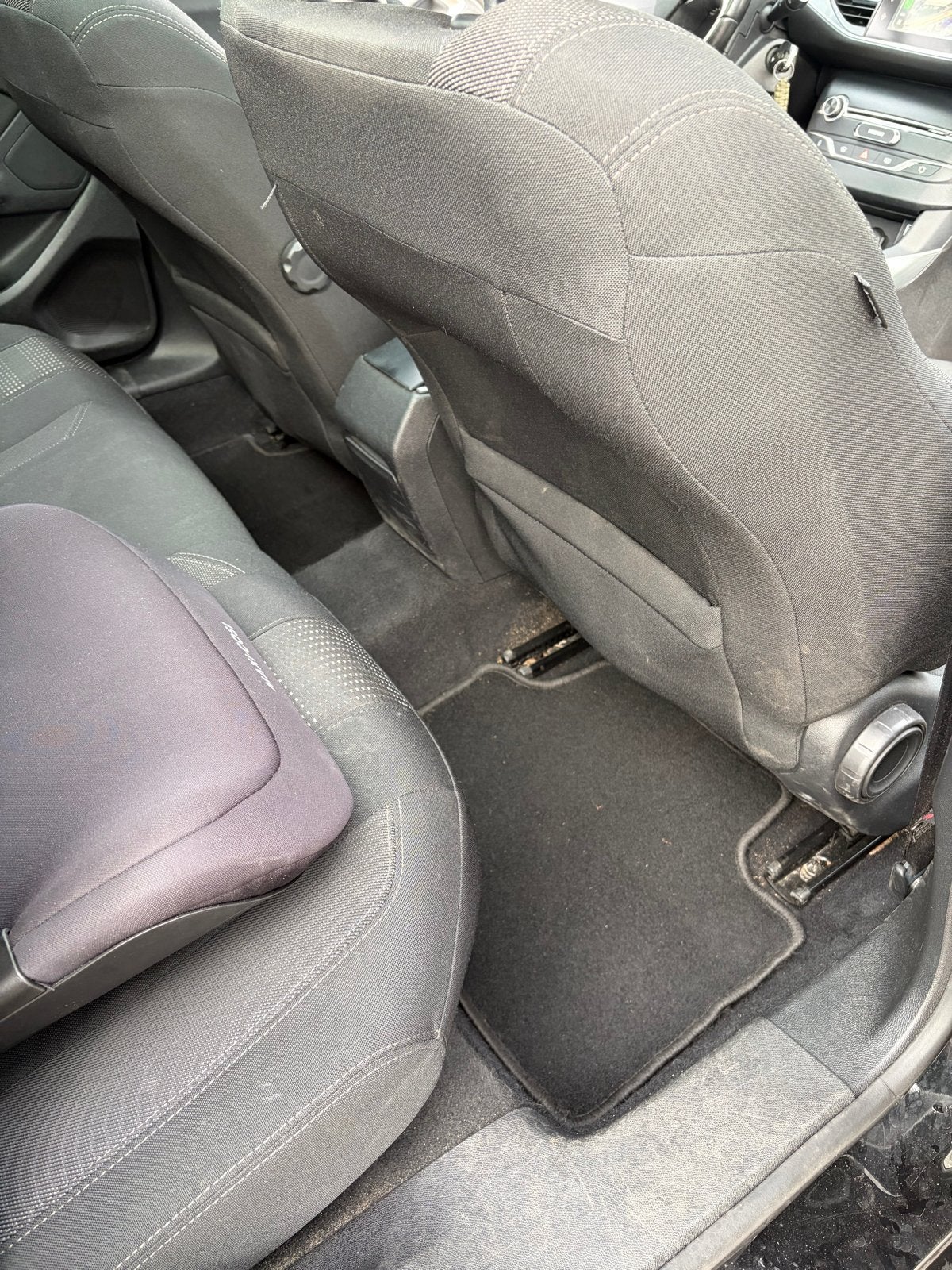 Foto 22 van Peugeot 308 1.2 E-thp 130pk 2015 Zwart LEKT KOELVLOEISTOF