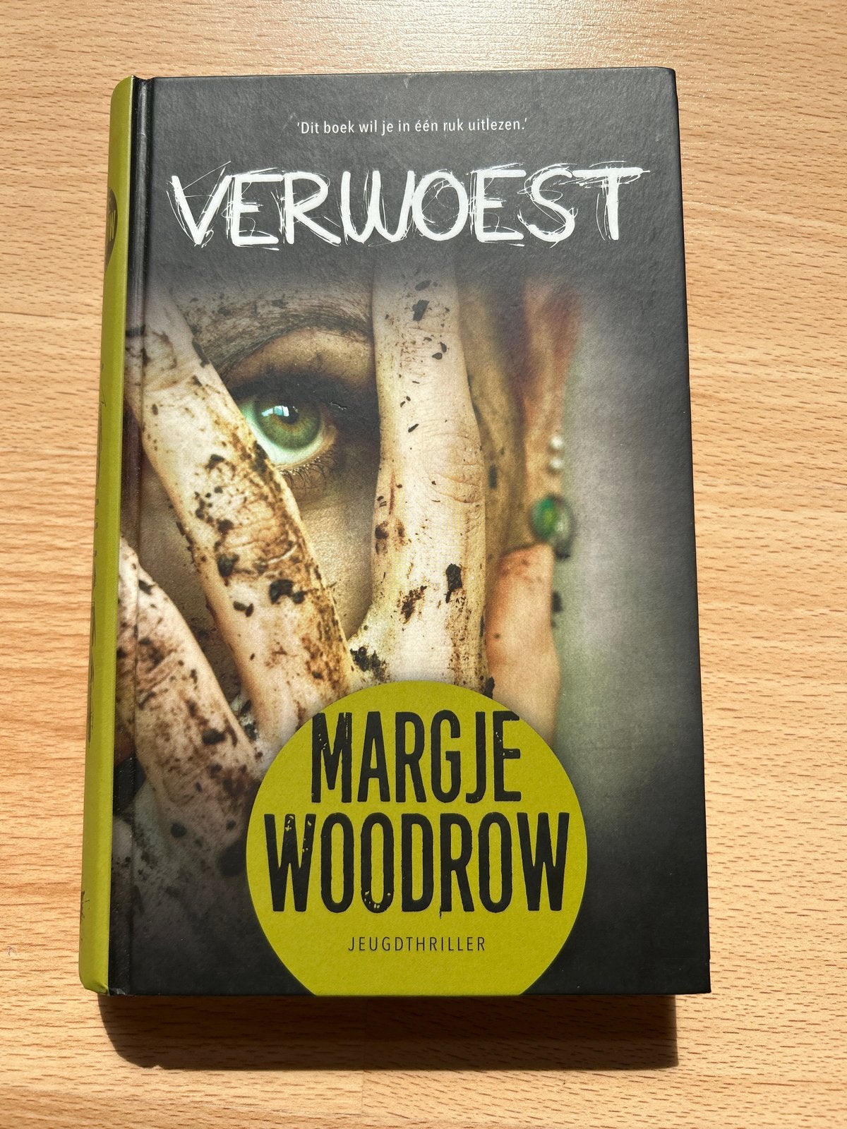 Verwoest - Margje Woodrow (Jeugdthriller), Ophalen of Verzenden, Zo goed als nieuw, Nederland