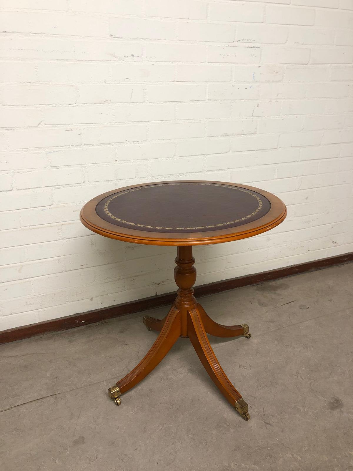 Mooie Heldense Exclusive bijzettafel, Huis en Inrichting, Klassieke Engelse (Victoriaanse) stijl., Rond, 55 tot 75 cm, Zo goed als nieuw