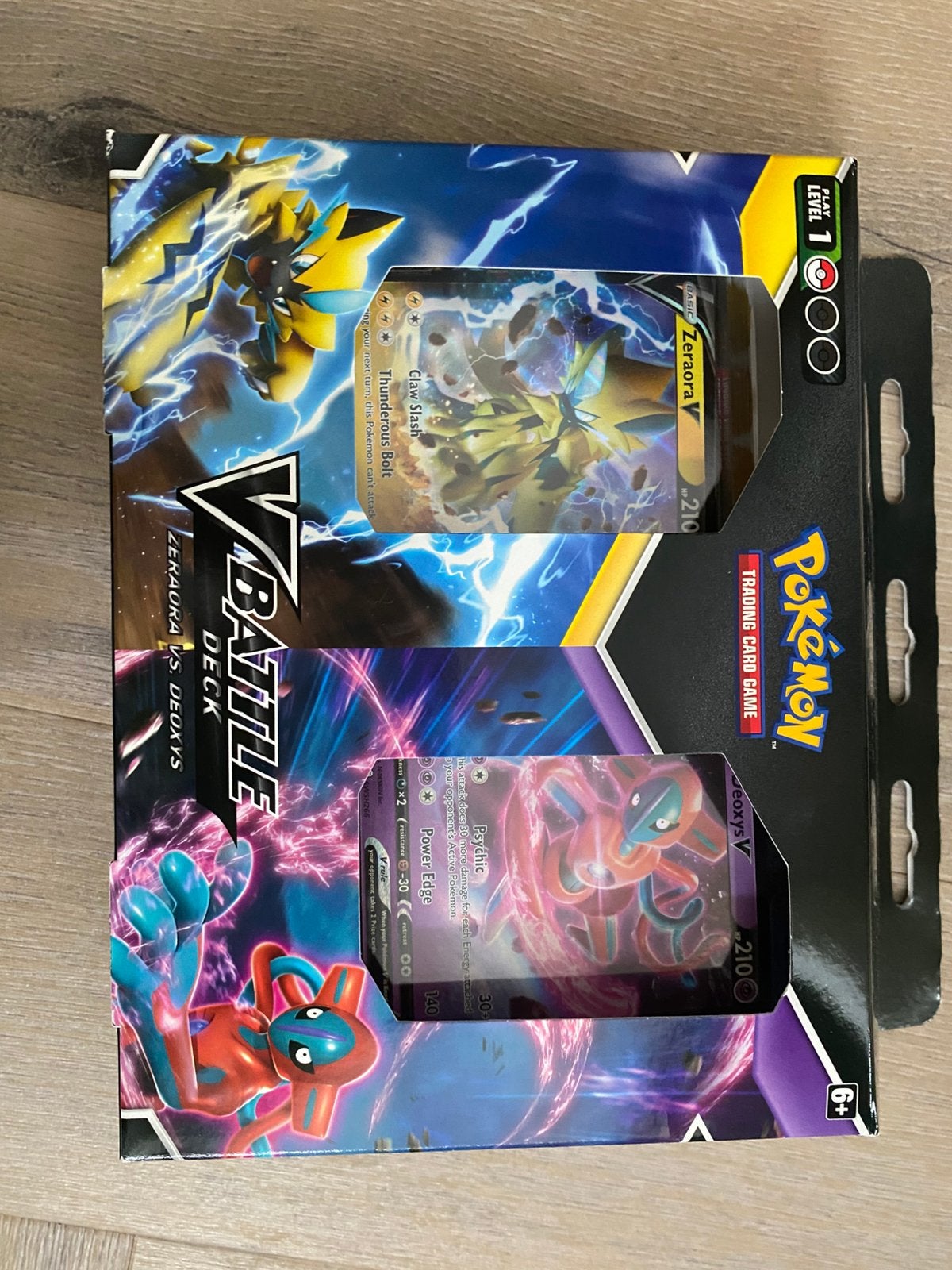 Pokémon TCG V Battle Deck: Zeraora vs. Deoxys, Ophalen of Verzenden, Nieuw, Speeldeck