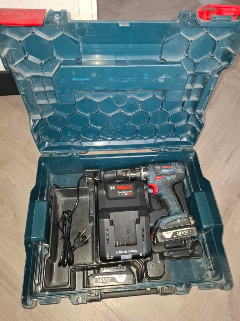 Bosch schroef/boormachine 18v met nieuwe acculader, Doe-het-zelf en Verbouw, Gereedschap | Boormachines, Ophalen, Gebruikt, Boormachine