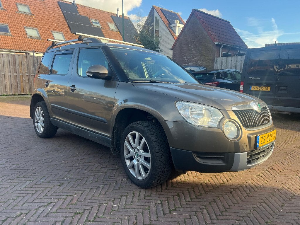 Skoda Yeti 1.2 TSI 77KW 2011 Bruin (zie beschrijving), Auto's, Skoda, Voorwielaandrijving, Stof, Zwart, 4 cilinders