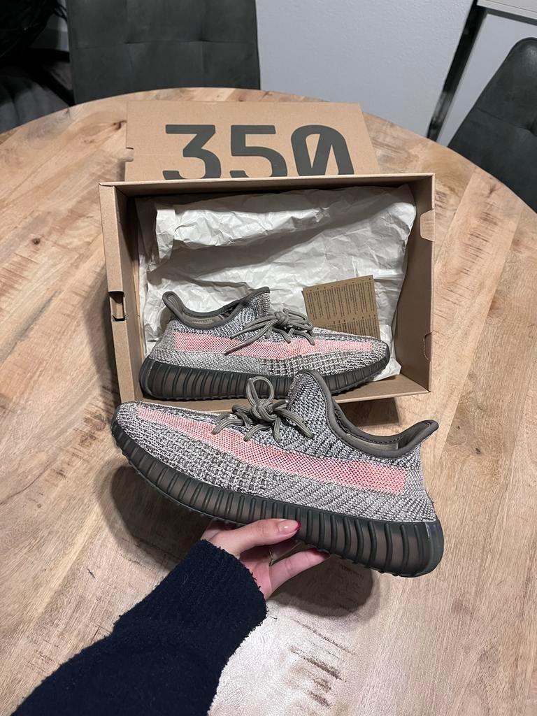 Yeezy Boost 350 V2 Ash Stone 42 2/3 - Zo goed als nieuw, Overige kleuren, Ophalen of Verzenden, Sneakers of Gympen, Zo goed als nieuw