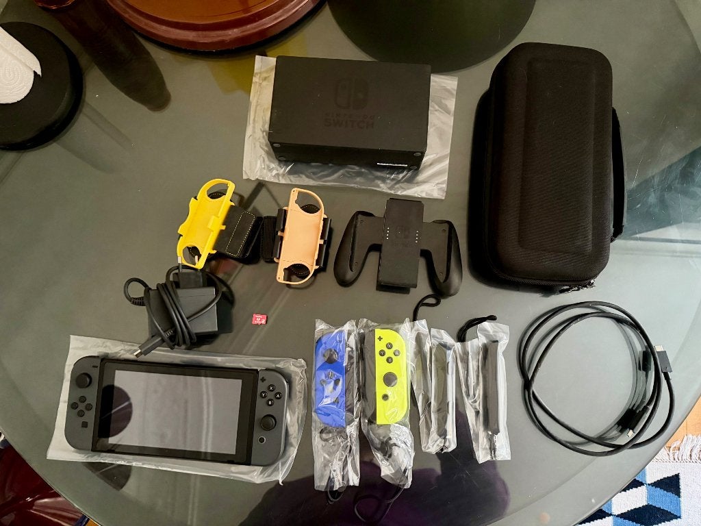 Nintendo Switch 1 + 128GB SD + extra Joy-Cons & accessoires, Ophalen, Zo goed als nieuw, Met 3 controllers of meer, Switch Original