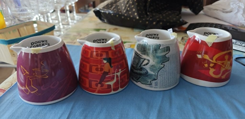 melkkan Douwe Egberts 4 verschillende nieuw, Kan, Overige merken, Keramiek, Nieuw