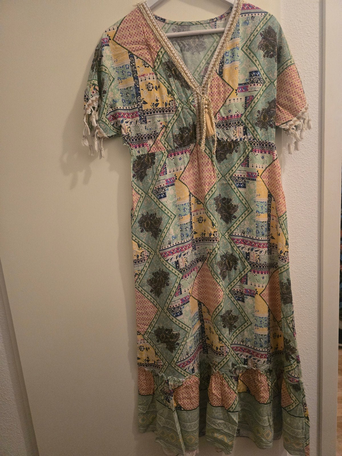 Boho maxi jurk met kwastjes en patchwork print, Kleding | Dames, Maat 38/40 (M), Onder de knie, Meerkleurig, Verzenden