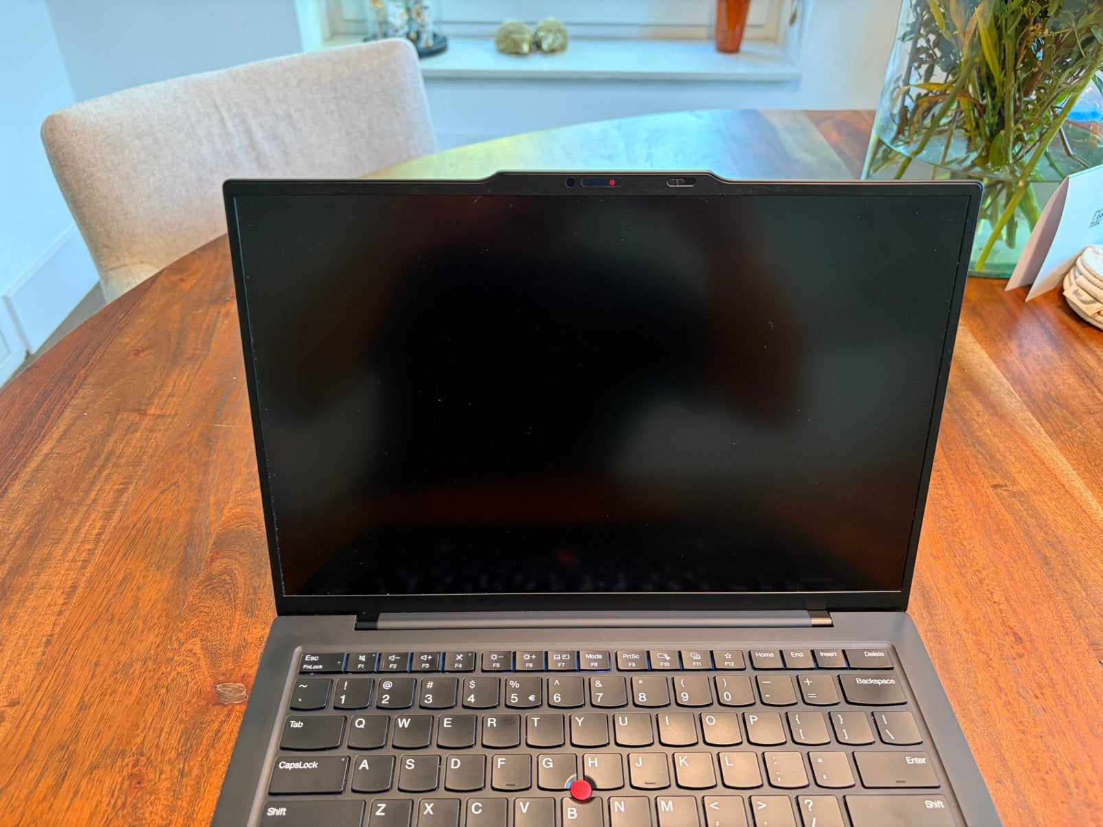 Foto 4 van Lenovo x1 Carbon Gen12 64RAM 2TB 4G met 23 maanden garantie