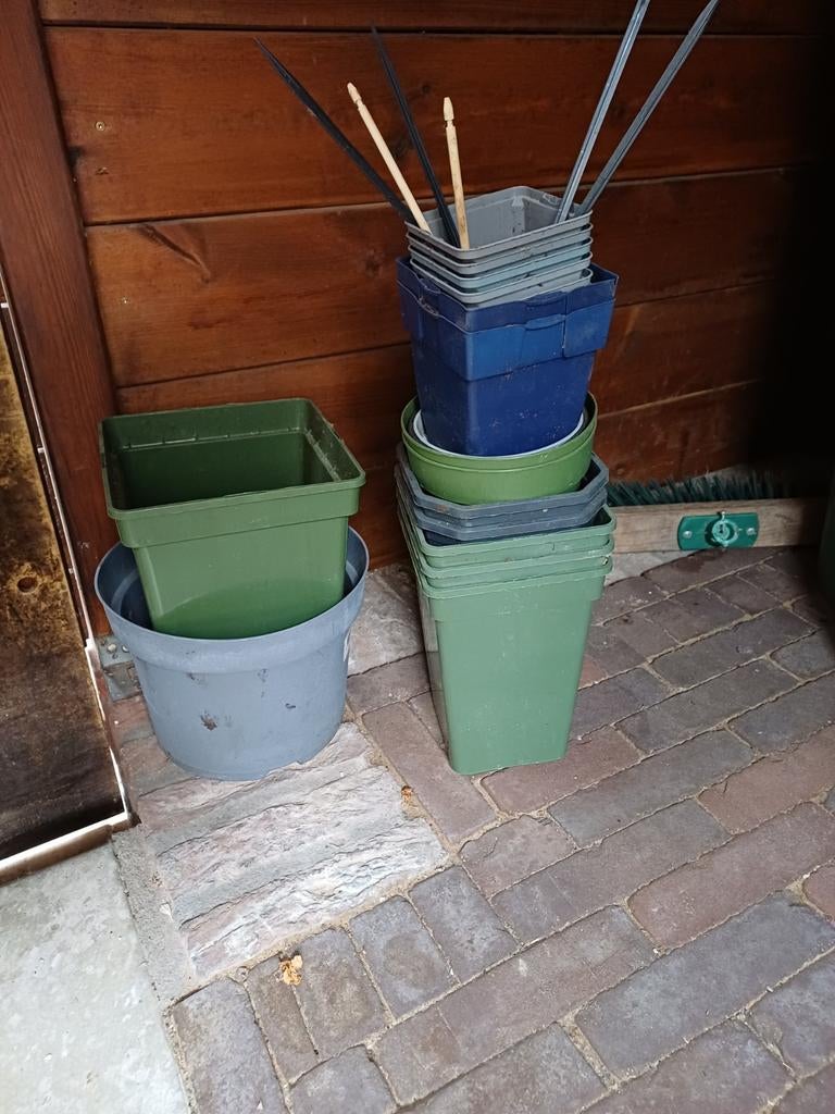 Gratis - plastic bloempotten, Ophalen, Kunststof, Gebruikt, Minder dan 30 cm