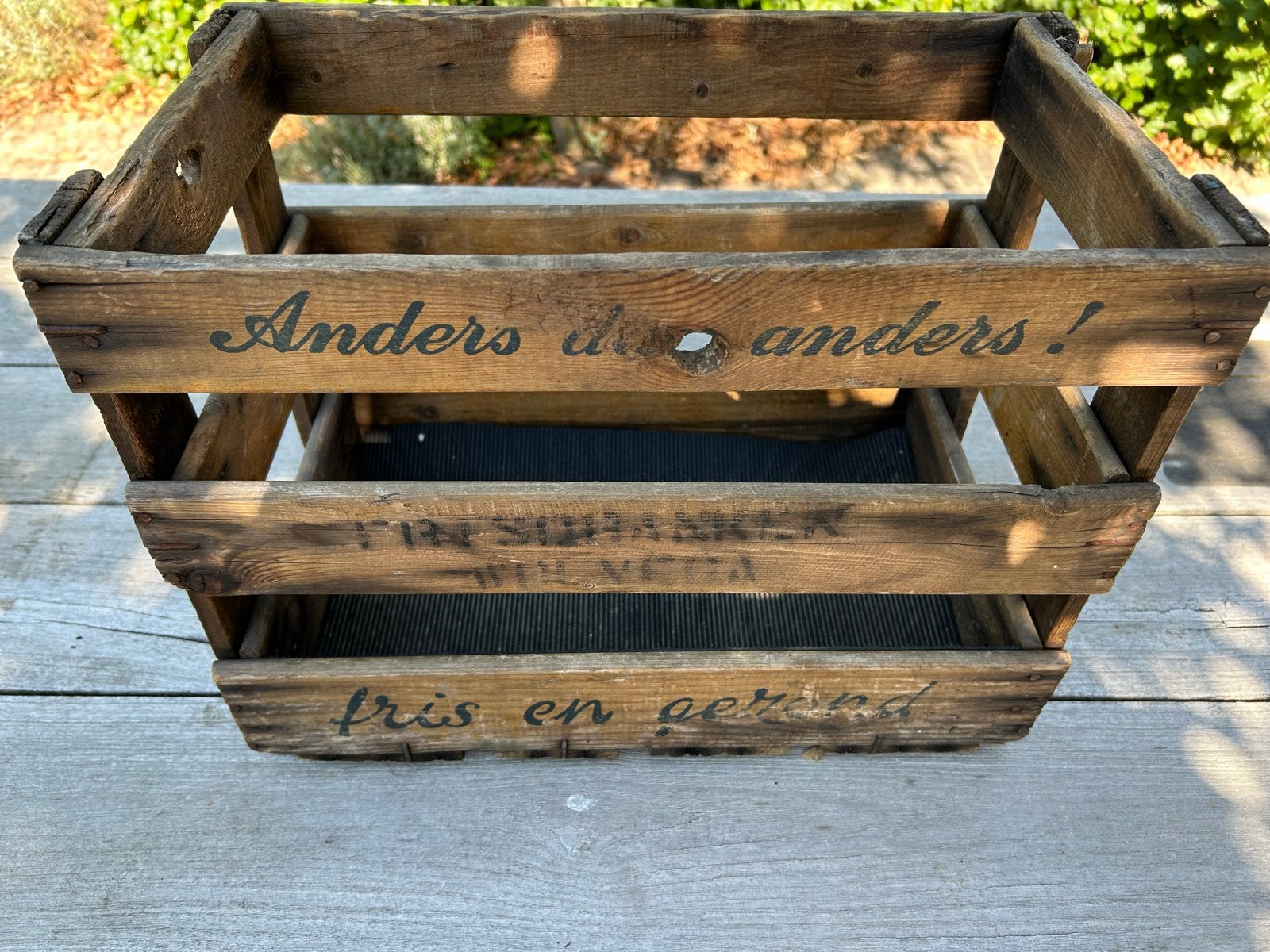 Vintage houten krat / kistje 'Anders dan anders!', Ophalen