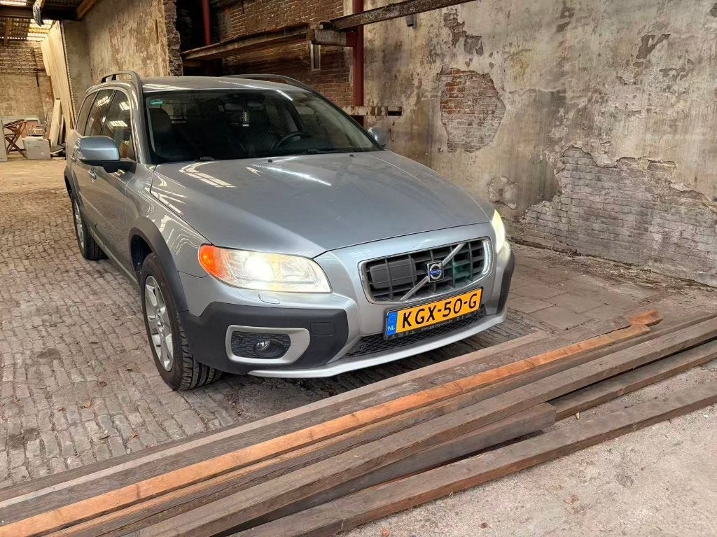 Volvo XC70 2.4 - D5 AWD - 2010 Grijs, Auto's, Volvo, Automaat, 1716 kg, Zwart, XC70