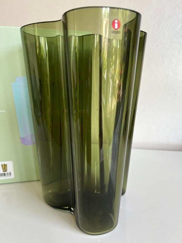 Nieuw in Doos Iittala Alvar Aalto Savoy Vaas Mosgroen H 25,1, Overige kleuren, Nieuw, Ophalen of Verzenden, Glas